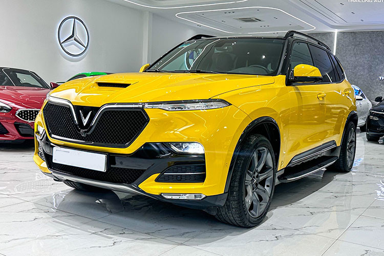 Sau 3 năm ra mắt, hiện tại, giá xe VinFast President chỉ còn từ 1,78 tỷ đồng, tức đã hạ giá hơn 3 tỷ đồng, đã tính chi phí lăn bánh luôn. Cần lưu ý, mức giá này do showroow xe cũ rao bán, còn giá trị thực, tức là người dùng sử dụng bán lại có thể chỉ đâu đó từ 1,56 tỷ đến 1,65 tỷ đồng.