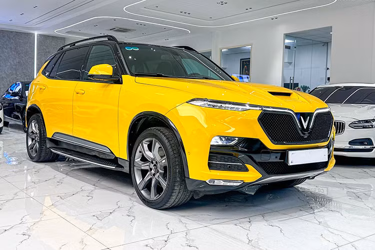 Vào ngày 7/9/2020, VinFast đã chính thức giới thiệu mẫu xe President và nhanh chóng nhận được nhiều sự quan tâm từ phía người tiêu dùng, bởi phân khúc của xe rất cao cấp, khác xa so với các anh em của mình là Fadil, LUX A2.0 và LUX SA2.0. Thậm chí, nhiều người còn gọi VinFast President hạng sang là "xe chủ tịch" với giá bán đắt đỏ, bản giới hạn và nhiều trang bị độc lạ khác.