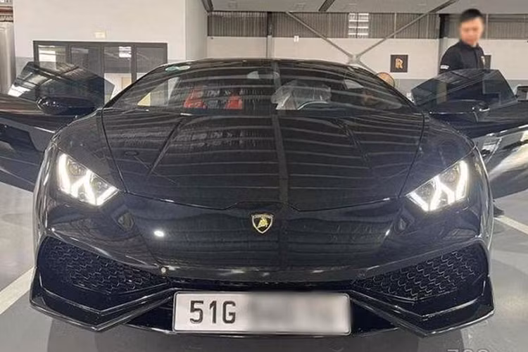 Theo đó, biển số tứ quý 9 được gắn trên chiếc Lamborghini Huracan Tecnica có giá bán chính hãng từ 19 tỷ đồng. Nếu tính thêm option và chi phí ra biển số, ước tính giá trị xe lên tới gần 23 tỷ đồng.