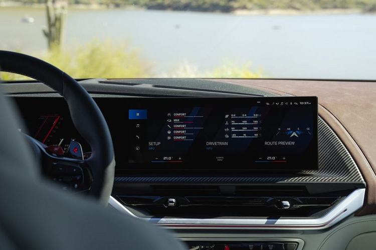 BMW XM 2023 cung cấp cho người dùng tuỳ chọn kích thước bộ mâm 21 inch, 22 inch hoặc 23 inch. Trong đó, bộ vành 23 inch sẽ được bao bởi bộ lốp Michelin có kích thước 275/45 ở trước và 315/40 phía sau.