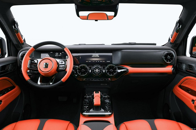 Chiếc xe này là một phiên bản hoàn toàn mới của dòng xe Cyber Tank, trong đó, ngoài phong cách thiết kế đen mờ, đèn pha hình tròn kết hợp với đèn LED chạy ban ngày xuyên thấu thể hiện chút hương vị cổ điển nhưng cũng đầy hiện đại.