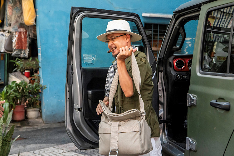 Jeep Gladiator của Đặng Lê Nguyên Vũ là dòng xe cực kì đặc biệt mang đến cho người dùng trải nghiệm mới lạ khi mở khoang lái và tận hưởng không gian một cách tối đa, thậm chí hạ kính chắn gió, gỡ hoàn toàn 4 cửa xe tận hưởng khí trời và thiên nhiên một cách tối đa, và thậm chí, có thể di chuyển chỉ với bộ khung xe cơ bản mà không cần mui, nóc, cửa và vẫn không bị đánh giá là thay đổi cấu trúc của xe.