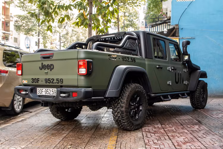 Được biết, thời điểm hiện tại bộ sưu tập siêu xe của vua café Trung Nguyên có 6 xe Jeep, bao gồm: 3 chiếc Jeep Wrangler Willys; 1 chiếc Jeep Wrangler Rubicon 02 cửa; 1 chiếc bán tải địa hình Jeep Gladiator Rubicon. Không biết ông Vũ có dự tính them thương hiệu RAM vào bộ sưu tập siêu xe của mình để đủ hết các thương hiệu hay không.