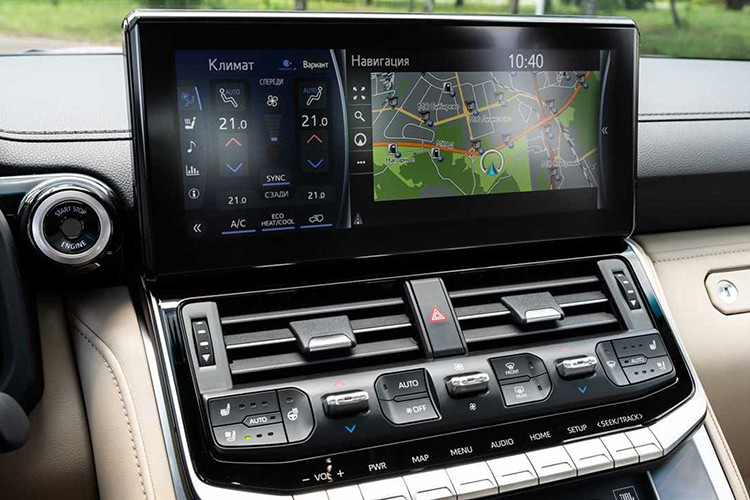 Tại Đông Âu và Nhật Bản, Land Cruiser Prado dùng động cơ 2.7L xăng hút khí tự nhiên với công suất khá thấp, chỉ 161 mã lực và 245 Nm. Toyota Land Cruiser Prado 2024 được phát triển dựa trên nền tảng TNGA-F, tương tự nhiều xe cùng tập đoàn như Toyota Sequoia, Tundra và Land Cruiser J300, Lexus GX và LX mới.