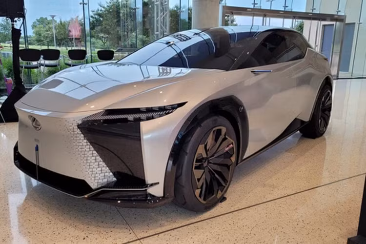 Lexus cho biết, LF-ZC là một phần của dòng sản phẩm BEV thế hệ tiếp theo, dự kiến ra mắt thị trường vào năm 2026 và được xem như "đối thủ" trong tương lai của Tesla Model 3.