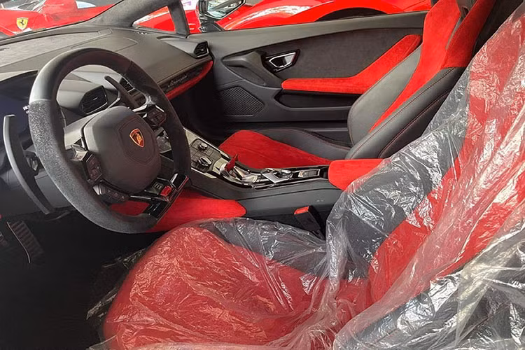 Như vậy, chiếc biển số 65A-345.67 này từng được đăng ký cho xe Hyundai i20 nhưng nay, nó đã được định danh biển số đẹp cho đại gia Cần Thơ, để người này đăng ký cho xe Lamborghini Huracan LP610-4. Quá trình định danh biển số đã diễn ra được gần 2 tháng, cụ thể, sau ngày 15/8/2023.