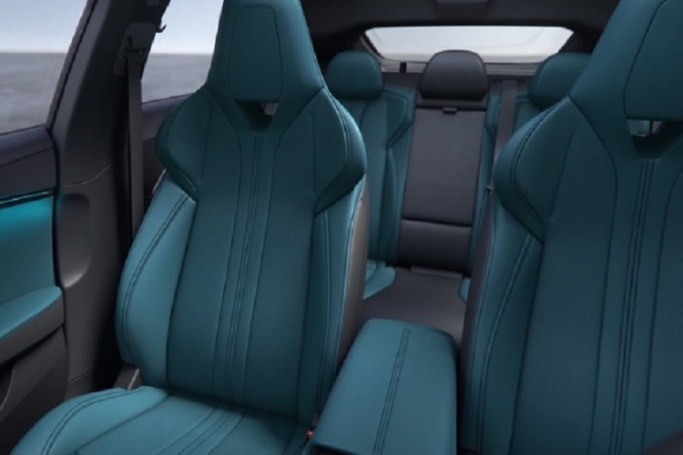 Ở MG7 2023 bản tiêu chuẩn, xe được tích hợp hệ thống thông minh Zebra Venus, hỗ trợ các chức năng như ứng dụng giải trí đám mây trong xe, điều hướng dữ liệu lớn, trợ lý giọng nói và phần mềm Hành trình thích ứng OTA; ACC, hỗ trợ va chạm phía trước AEB, hỗ trợ hành trình thông minh ICA và các chức năng khác.