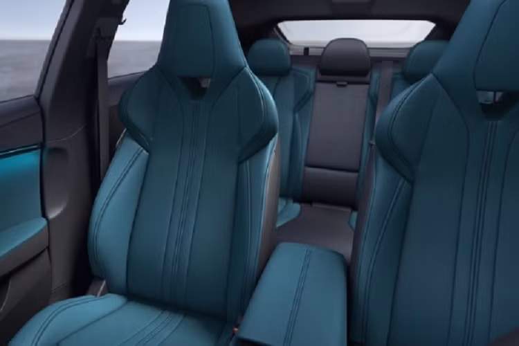 Ở MG7 2023 bản tiêu chuẩn, xe được tích hợp hệ thống thông minh Zebra Venus, hỗ trợ các chức năng như ứng dụng giải trí đám mây trong xe, điều hướng dữ liệu lớn, trợ lý giọng nói và phần mềm Hành trình thích ứng OTA; ACC, hỗ trợ va chạm phía trước AEB, hỗ trợ hành trình thông minh ICA và các chức năng khác.