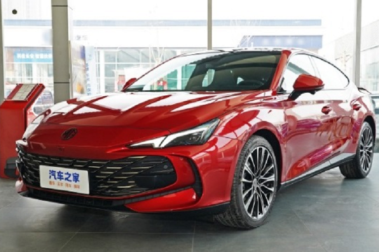 Theo đó, MG7 2023 mới sẽ được phân phối với 3 phiên bản. Dự kiến, giá của MG7 mới sẽ rơi vào khoảng 677 triệu đồng. Vì ra mắt vào thời điểm dịch Covid-19 đang diễn biến phức tạp, nên mẫu xe này không nhận được nhiều sự quan tâm của người dùng.