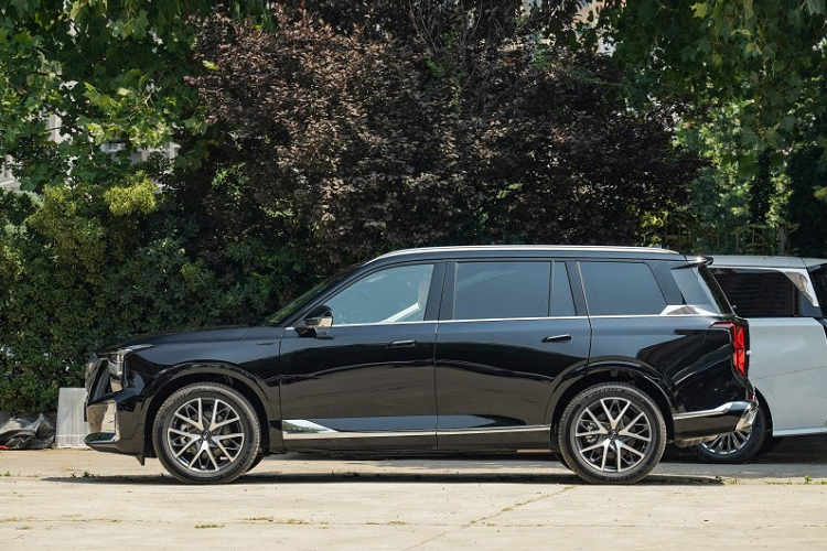 Vào ngày 30/6/2023, giá xe GAC Trumpchi GS8 2024 đã chính thức công bố tổng cộng 4 phiên bản dao động từ 186.800 nhân dân tệ đến 246.800 nhân dân tệ (tương đương 603 triệu đồng đến 797 triệu đồng), mức giá này tương đương các mẫu xe hàng hót tại Việt Nam như Mitsubishi Xpander, Kia Cerato...