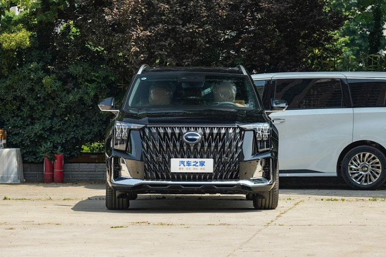 GAC Trumpchi GS8 2024 su dung dong co Toyota, chi tu 603 trieu dong