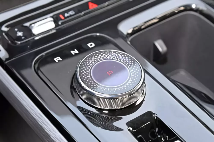 Ở sức mạnh, phiên bản plug-in hybrid ra mắt lần này được trang bị hệ thống plug-in hybrid Wuling Lingxi gồm động cơ 1.5L và một mô tơ điện, động cơ xăng có công suất tối đa 106 mã lực và động cơ điện công suất tối đa 177 mã lực.