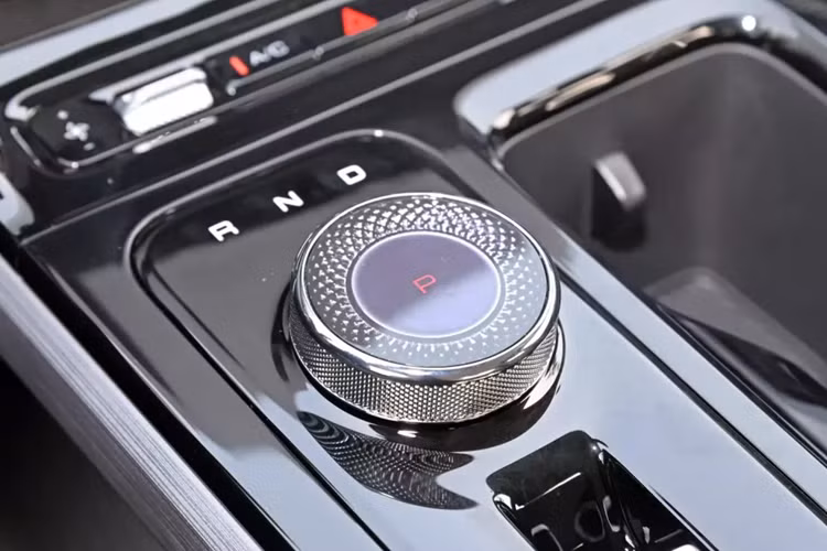 Ở sức mạnh, phiên bản plug-in hybrid ra mắt lần này được trang bị hệ thống plug-in hybrid Wuling Lingxi gồm động cơ 1.5L và một mô tơ điện, động cơ xăng có công suất tối đa 106 mã lực và động cơ điện công suất tối đa 177 mã lực.