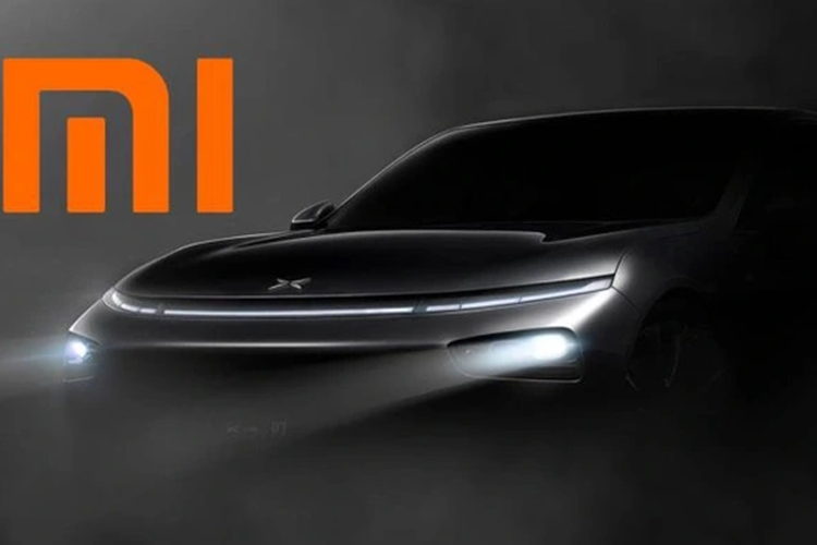 Tùy theo phiên bản, xe sẽ dùng vành có đường kính 19 inch hoặc 20 inch. Nếu như đầu xe của Xiaomi SU7 gợi liên tưởng đến McLaren thì khu vực phía sau lại khá giống Aston Martin DBS. Điều này được thể hiện qua thiết kế đuôi xe nhiều tầng và dải đèn hậu nằm vắt ngang.