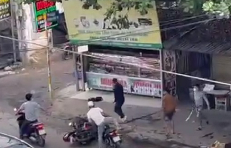 Va chạm giao thông, 1 người bị chém chết ở Bình Dương Va cham giao thong, 1 nguoi bi chem chet o Binh Duong