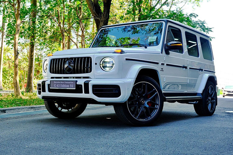 Hiện đã có trên 250 chiếc xe Mercedes-AMG G63 được nhập khẩu về nước theo diện chính hãng cũng như tư nhân với rất nhiều phiên bản khác nhau. Tuy nhiên, chiếc xe Mercedes-AMG G63 Edition 55 2023 mà đại lý chính hãng mới mang về nước lại là lần đầu họ bán 1 phiên bản đặc biệt của G63 và sẽ chỉ có 10 chiếc tại Việt Nam.