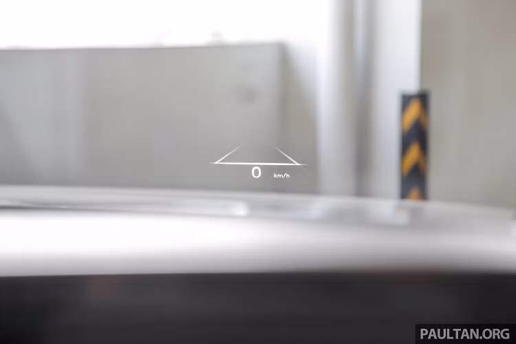 Trong mã sản phẩm của Hyundai, Palisade 2023 facelift được đặt tên là LX2 PE. Theo đó hậu tố PE được viết tắt từ cụm từ Product Enhancement, có nghĩa là sản phẩm nâng cấp. Mẫu xe mới được thiết kế theo hình khối vuông vắn hơn so với phiên bản trước. Đặc biệt là mặt lưới tản nhiệt theo thiết kế hình chữ nhất, kèm với đèn pha và đèn ban này DRL, trong khi cản trước được thiết kế lại với tấm ốp bảo vệ mới.