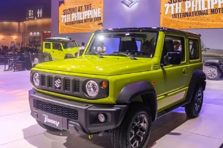 Khách hàng có 5 lựa chọn sơn ngoại thất gồm vàng Kinetic Yellow, đen Bluish Black Pearl, xanh lá Jungle Green và xám Medium Grey