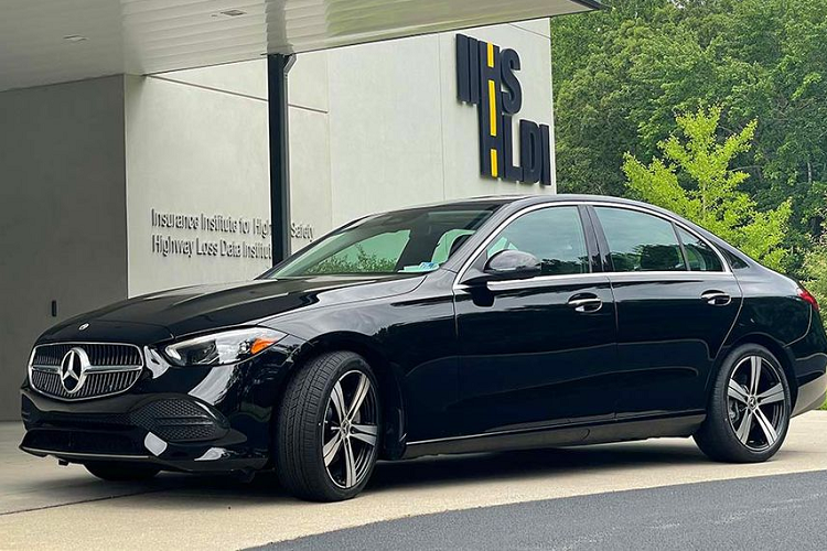 Điều này dễ dàng giải thích tại sao chỉ có 48 mẫu xe được trao một trong hai xếp hạng an toàn cao nhất của IIHS và mới đây, Mercedes-Benz C-Class 2023 mới đã đạt xếp hạng Top Safety Pick+.