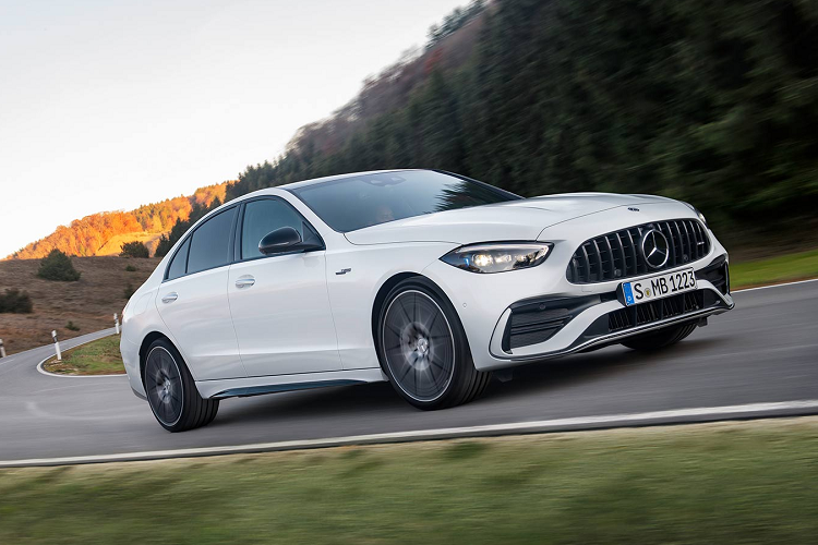 Top Safety Pick+ chỉ được áp dụng với các mẫu Mercedes-Benz C-Class được trang bị gói công nghệ an toàn nâng cao, trong khi các mẫu xe có hệ thống ngăn ngừa va chạm tiêu chuẩn chỉ đạt xếp hạng Top Safety Pick, mức thấp hơn của IIHS.