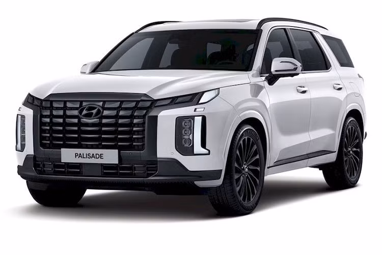 Trang bị an toàn với hệ thống cảnh báo phương tiện cắt ngang khi lùi, hệ thống hỗ trợ tránh va chạm vì điểm mù và hệ thống hỗ trợ tránh va chạm với phương tiện cắt ngang khi lùi. Trong khi đó, camera 360 độ và hệ thống quan sát làn đường được cung cấp dưới dạng trang bị tùy chọn.