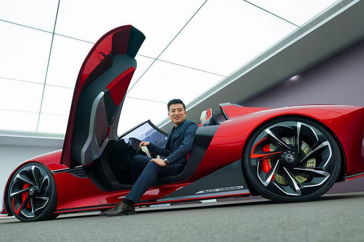 Thiết kế nội thất của chiếc xe MG Cyberster mới được công bố hình ảnh cũng tích hợp đầy đủ cảm giác chuyển động và công nghệ, không thua gì bản trưng bày tại Anh vào tháng 5 đầu năm nay.