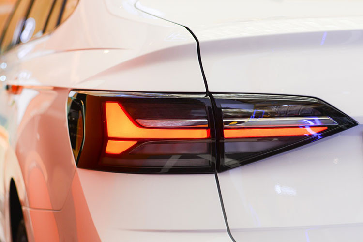 Volkswagen Virtus tại Việt Nam vốn được nhập khẩu nguyên chiếc từ Ấn Độ, tương tự người anh em T-Cross. Bản thân Volkswagen T-Cross hiện cũng là mẫu SUV cỡ B đắt nhất tại Việt Nam với giá từ 1,099 - 1,299 tỷ đồng. 