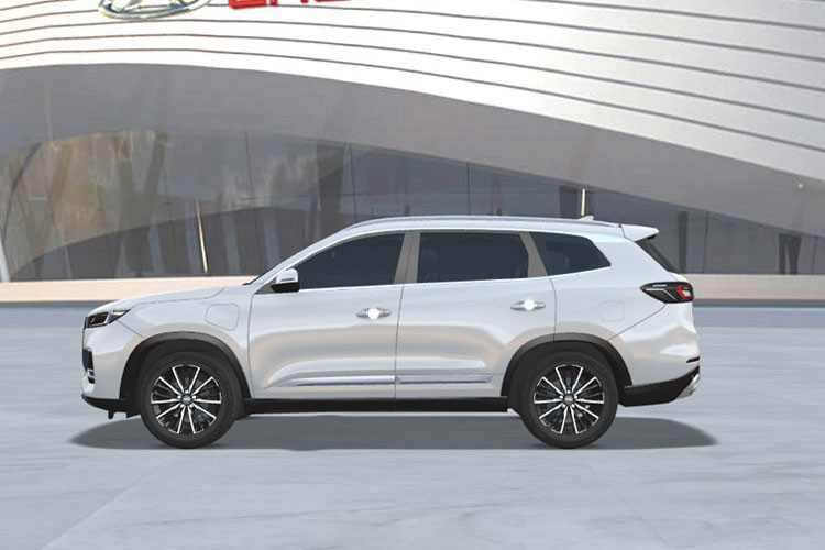 Những kích thước còn lại của xe bao gồm chiều dài 4.722 mm, chiều rộng 1.860 mm, chiều cao 1.746 mm và chiều cao gầm 196 mm. Bên ngoài, Chery Tiggo 8 Pro e+ sở hữu lưới tản nhiệt Galaxy Sunshine với mắt lưới hình kim cương mạ crôm, đèn pha/đèn hậu LED nhỏ gọn, 2 dải đèn LED định vị ban ngày hình chữ "L".