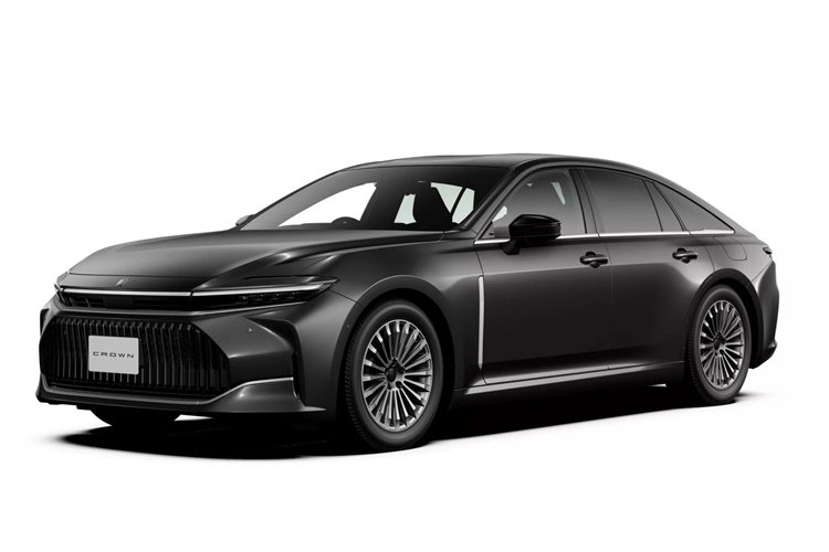 Tại thị trường Nhật Bản, mẫu sedan hạng sang cỡ lớn này có 2 tùy chọn động cơ, bao gồm hybrid (HEV) và pin nhiên liệu hydro (FCEV). Trong đó, phiên bản hybrid dùng động cơ xăng 4 xi-lanh thẳng hàng, dung tích 2.5L mới phát triển, kết hợp cùng 2 mô-tơ điện. Hiện thông số cụ thể của động cơ chưa được công bố.