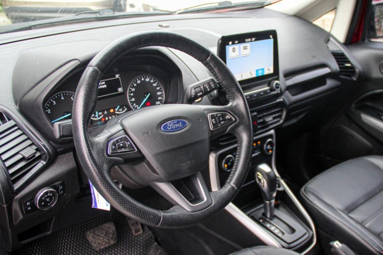 Hộp số mới cho trải nghiệm vận hành mượt mà, không còn những hiện tượng gây khó chịu như ở mẫu xe cũ. Động cơ tăng áp dung tích nhỏ nhưng khi cần tăng tốc vượt xe, chiếc xe cũng cho khả năng vận hành ổn định khi chạy trong phố.