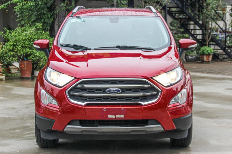 Cùng với bán tải Ranger, xe SUV Everest đã trở thành 3 mũi nhọn chính của Ford vào thời điểm đó. Kiểu dáng nhỏ gọn nhưng cao ráo, không gian rộng rãi, lốp dự phòng treo sau đậm chất SUV là những ưu điểm của EcoSport.