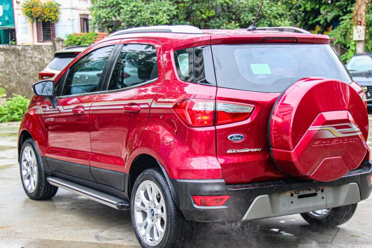 Với đời xe 2014 kiểu dáng cũ, giá bán thậm chí chỉ còn hơn 310 triệu đồng, ngang tầm các mẫu xe hạng A hiện nay là Kia Morning, Hyundai i10. Người dùng đang từ các mẫu xe gầm thấp muốn nâng đời lên gầm cao mà tài chính chỉ dưới 500 triệu có thể cân nhắc thêm EcoSport 2019.