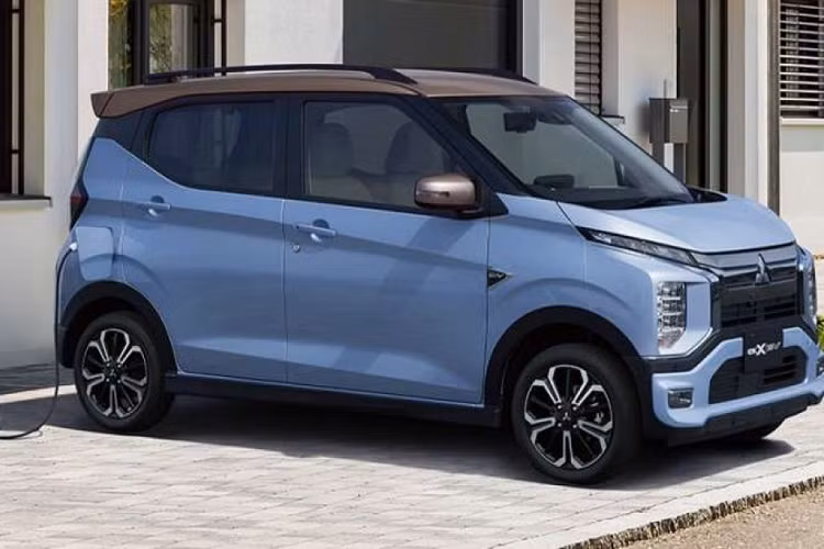 Trong khi đó, trang bị an toàn của mẫu ô tô điện này gồm có hệ thống My Pilot để xe không thay đổi làn đường trên cao tốc, hệ thống kiểm soát hành trình thích ứng và hỗ trợ giữ làn đường. Cuối cùng là hệ thống đỗ xe tự động My Pilot Parking. Hệ thống có thể tự động tìm vị trí đỗ và hỗ trợ "vào chuồng", "lùi chuồng" cũng như đỗ xe song song.