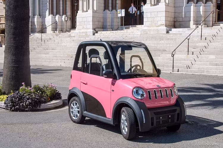 Xe điện tí hon Jiayuan Lingzu 2024 mới xuất hiện tại triển lãm ô tô Munich 2023 sở hữu tốc độ thấp được sản xuất tại Trung Quốc, xe chỉ có bản 2 chỗ ngồi. Tuy nhiên, so với những chiếc xe điện tốc độ thấp truyền thống chiếc Jiayuan Lingzu này trông khá tinh tế.