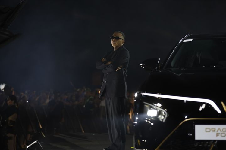 Khách hàng có thể bắt đầu đặt cọc VinFast VF7 Hỏa Long Độc Bản từ ngày 1/1/2024, mỗi xe đều sẽ được đánh số thứ tự theo công nghệ đặc biệt dành riêng cho chủ sở hữu.