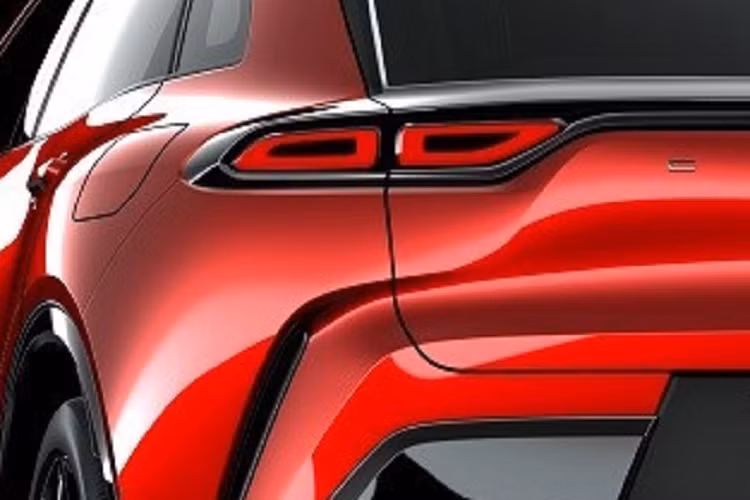 Thứ nhất là hệ truyền động hybrid, bao gồm máy xăng 4 xi-lanh, hút khí tự nhiên, dung tích 2.5L, kết hợp với 2 mô-tơ điện tương tự Toyota Camry. Mô-tơ điện trên cầu trước có công suất tối đa 119,7 mã lực và mô-men xoắn cực đại 202 Nm. Hai con số tương ứng của mô-tơ điện trên cầu sau là 54,4 mã lực và 121 Nm.