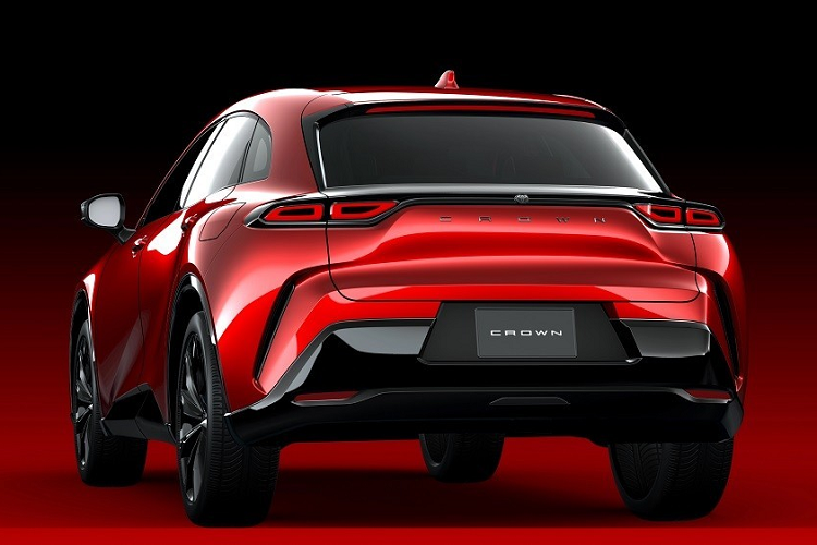 Thứ hai là hệ truyền động hybrid Dual Boost Hybrid System với máy xăng 4 xi-lanh thẳng hàng, tăng áp, dung tích 2.4L, tạo ra công suất tối đa 272 mã lực và mô-men xoắn cực đại 460 Nm. Ở phiên bản dẫn động cầu trước FWD, xe sẽ dùng mô-tơ điện mạnh 82,9 mã lực và 292 Nm cũng như hộp số tự động 6 cấp.