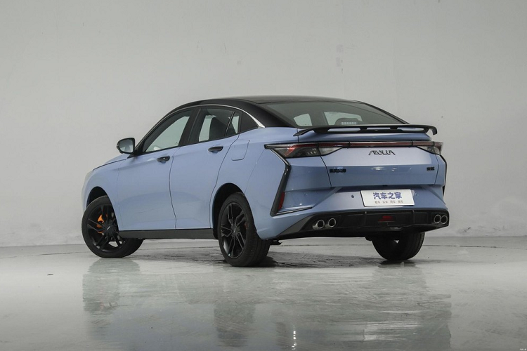 Cũng tin tức từ các quan chức của Dongfeng cho biết, Fengshen Yixuan Champion Edition sẽ chính thức ra mắt vào ngày 2 tháng 6, họ tuyên bố rằng chiếc xe mới sẽ có diện mạo năng động hơn, nội thất tinh tế và tiện nghi hơn, đồng thời trở thành "chiếc coupe thể thao đầu tiên dành cho giới trẻ" với ngưỡng cửa thấp hơn, mặc dù dòng xe Fengshen Yixuan là crossover.