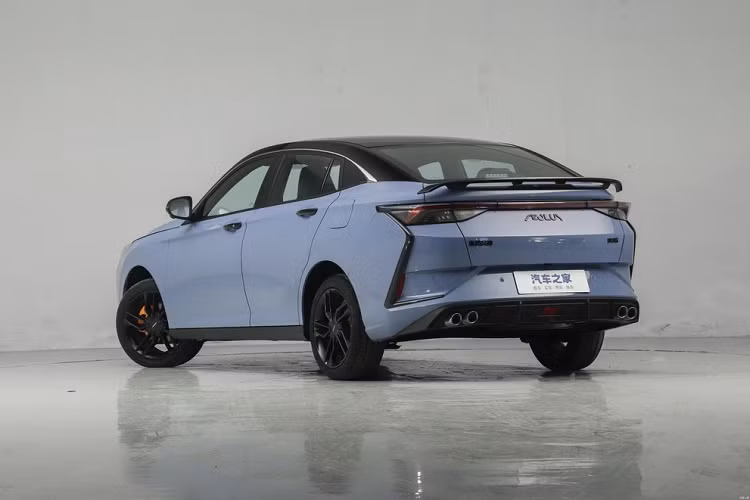 Cũng tin tức từ các quan chức của Dongfeng cho biết, Fengshen Yixuan Champion Edition sẽ chính thức ra mắt vào ngày 2 tháng 6, họ tuyên bố rằng chiếc xe mới sẽ có diện mạo năng động hơn, nội thất tinh tế và tiện nghi hơn, đồng thời trở thành "chiếc coupe thể thao đầu tiên dành cho giới trẻ" với ngưỡng cửa thấp hơn, mặc dù dòng xe Fengshen Yixuan là crossover.