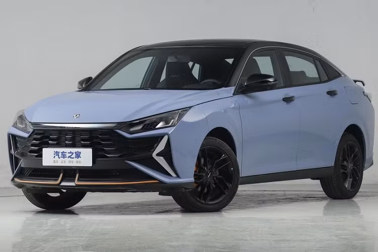 Mới đây, một số trang về xe của Trung Quốc đã đưa tin về việc tập đoàn Dongfeng sắp giới thiệu 1 phiên bản xe mới của thương hiệu con Fengshen, chiếc xe này chính là Fengshen Yixuan Champion Edition 2023 mới, 1 kiểu bình mới rượu cũ được nhiều hãng xe Trung Quốc áp dụng. 