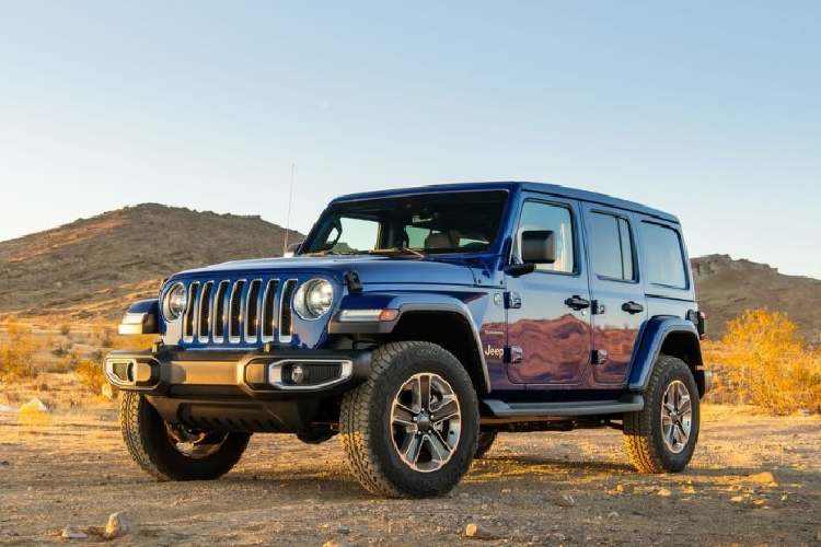 Jeep Wrangler Theo khảo sát của iSeeCars, sau 5 năm đầu tiên sử dụng, Jeep Wrangler chỉ mất khoảng 7,3% tương đương 2.361 USD (khoảng 56 triệu đồng) so với giá trị bán ban đầu. Không chỉ được đánh giá cao về độ bền, Wrangler còn luôn duy trì thiết kế mang tính biểu tượng của hãng, vì vậy ngay cả những mẫu cũ hơn cũng không bị lỗi thời. 