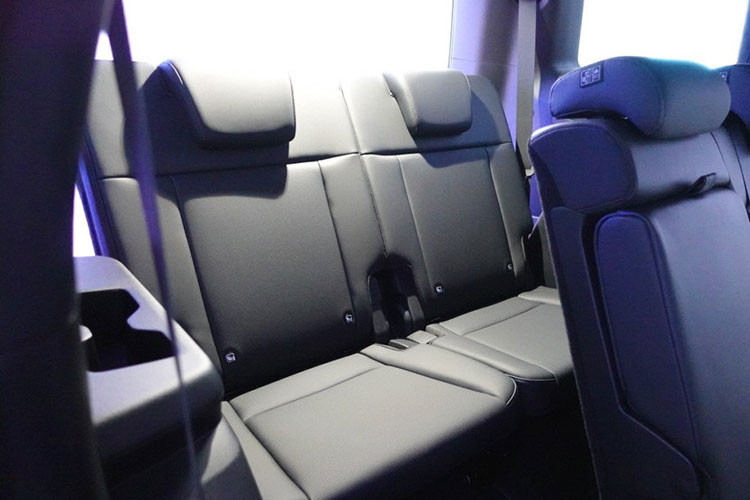 Digital Key 2 trên SantaFe 2024 sử dụng giao thức Near-field Communication (NFC), Bluetooth Low Energy (BLE) và Ultra-wideband (UWB) tạo ra trải nghiệm tinh tế hơn cho người dùng kết hợp với tính thực dụng của của một chiếc SUV gia đình.