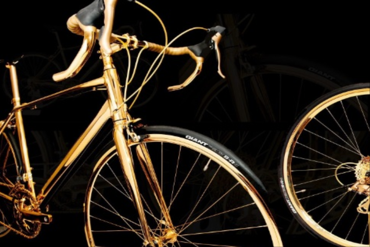 Được biết, để có được thành phẩm lung linh như này, 20 người thợ đã mất đến 6 tháng để hoàn thành.