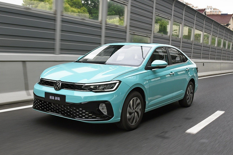 Tuy có cùng tên gọi nhưng mẫu xe sedan Volkswagen Lavida XR không liên quan gì đến 2 mẫu xe Lavida và Lavida Plus hiện đang bán tại Trung Quốc. Thay vào đó, Lavida XR chính là "anh em song sinh" của mẫu sedan hạng B tiền tỷ Volkswagen Virtus đang bán tại Việt Nam.