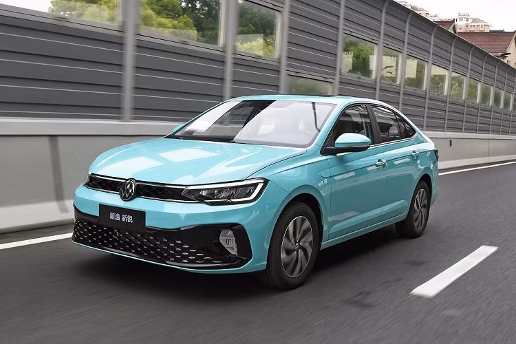 Tuy có cùng tên gọi nhưng mẫu xe sedan Volkswagen Lavida XR không liên quan gì đến 2 mẫu xe Lavida và Lavida Plus hiện đang bán tại Trung Quốc. Thay vào đó, Lavida XR chính là "anh em song sinh" của mẫu sedan hạng B tiền tỷ Volkswagen Virtus đang bán tại Việt Nam.