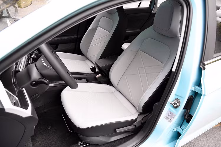 Theo đó, xe được trang bị động cơ xăng 4 xi-lanh, dung tích 1.5L với công suất tối đa 108 mã lực và mô-men xoắn cực đại 141 Nm. Động cơ này đi với hộp số tự động 6 cấp và hệ dẫn động cầu trước.