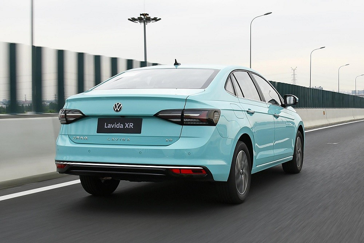 Trong khi đó, Volkswagen Virtus ở Việt Nam có giá lên đến 949 triệu đồng cho bản Elegance và 1,069 tỷ đồng cho bản Luxury dù cùng phân khúc với Toyota Vios, Honda City cũng như Hyundai Accent.