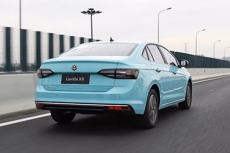 Trong khi đó, Volkswagen Virtus ở Việt Nam có giá lên đến 949 triệu đồng cho bản Elegance và 1,069 tỷ đồng cho bản Luxury dù cùng phân khúc với Toyota Vios, Honda City cũng như Hyundai Accent.