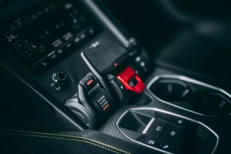 Cụ thể, chiếc biển số 30K-569.99 đã được công ty đấu giá hợp danh Việt Nam đưa ra đấu giá vào cuối tháng trước, chi tiết hơn là ngày 27/09/2023, trong khoảng thời gian từ 13 giờ 30 đến 14 giờ 30, kết quả buổi đấu giá là biển số này được trả giá cao nhất 345 triệu đồng, đáng chú ý, biển 30K-568.99 có giá gấp đôi, tận 630 triệu đồng, vì thế, nhiều người cho rằng đại gia Hà Nội khá hời khi đấu biển 30K-569.99.