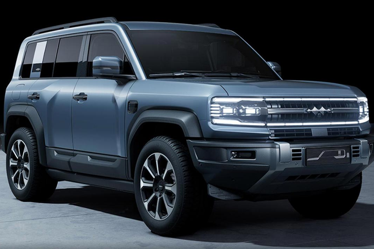 Vào tháng 9, hình ảnh nội thất của chiếc SUV Fang Cheng Bao Leopard 5 đã được hé lộ trước công chúng. BYD tuyên bố rằng thiết kế nội thất dựa trên khái niệm 'chiếc khóa', tượng trưng cho sự kết nối và tính độc đáo.